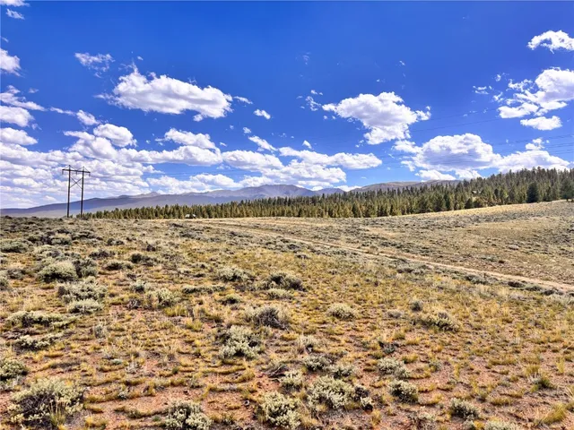 a view of a houses with a yard