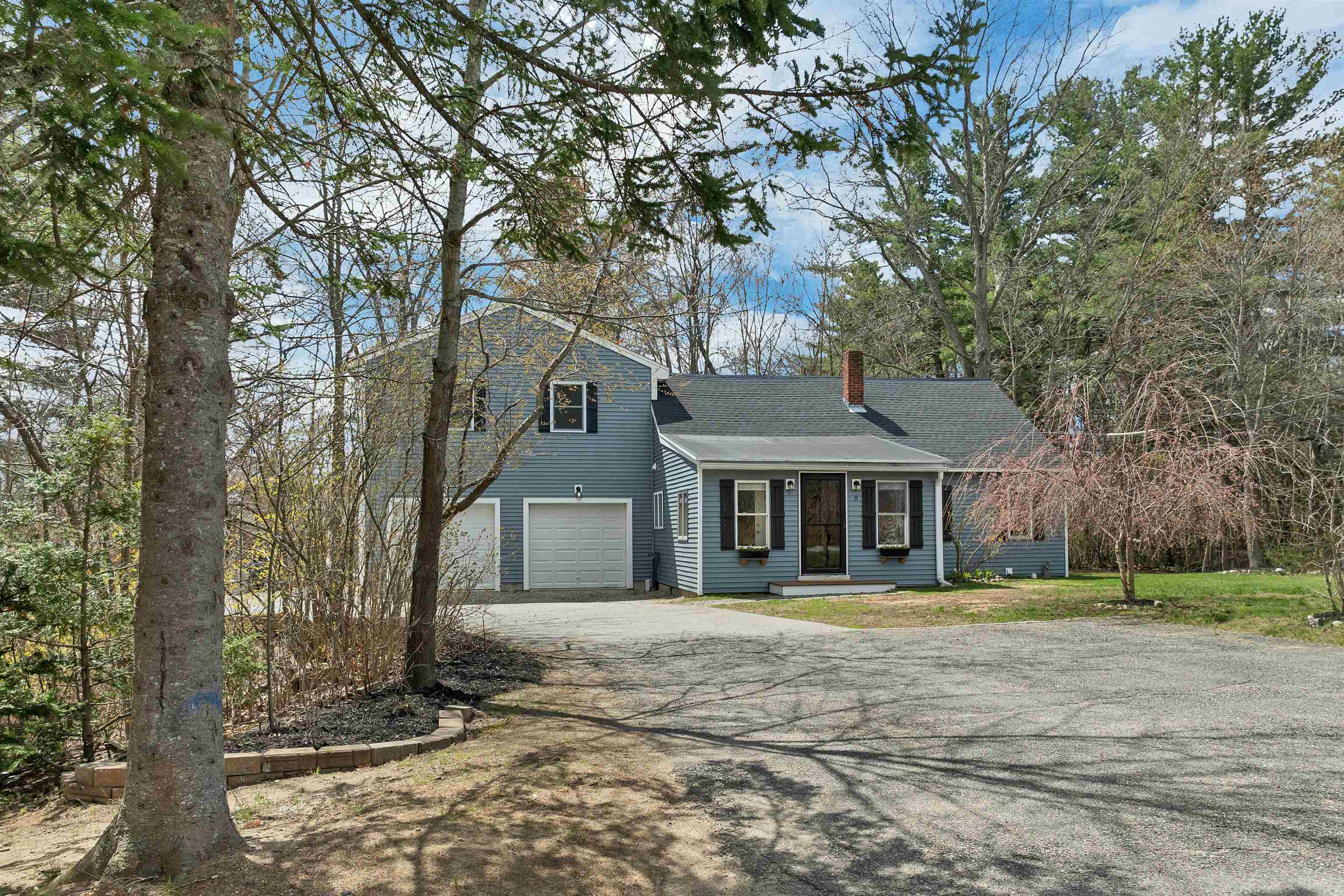 8 Beauview Street Rochester, NH 03867 - Photo 4 of 53 Gallery Image 4