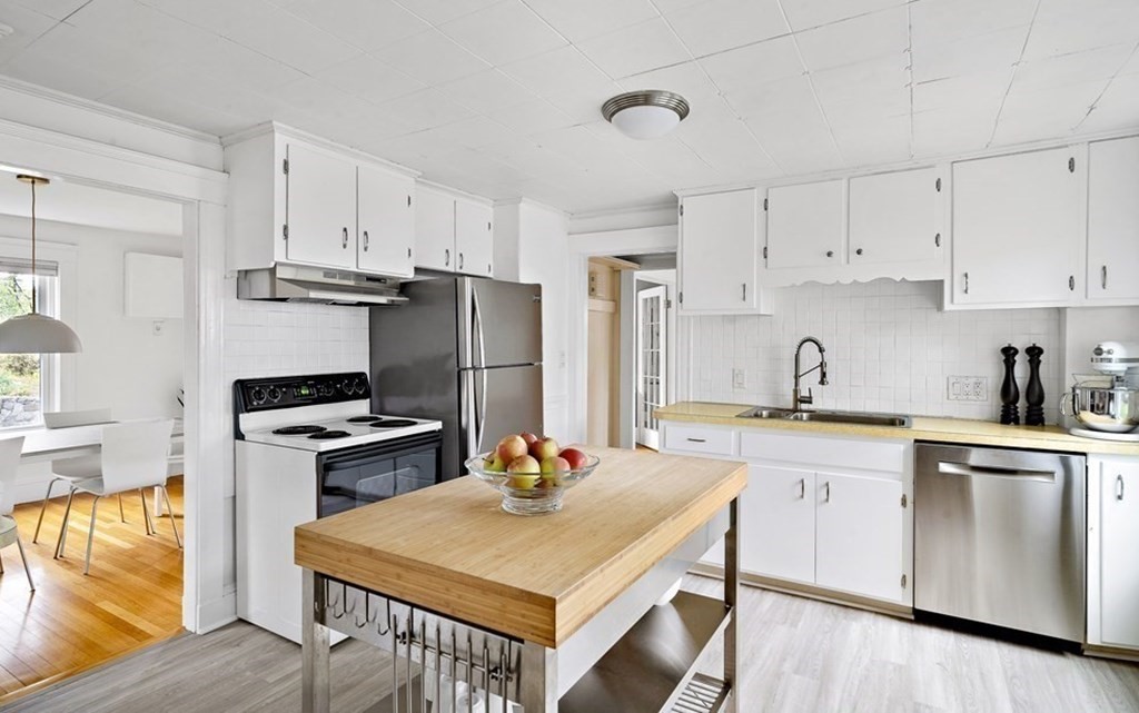 109 Marvin Road Melrose, MA 02176 - Photo 8 of 21