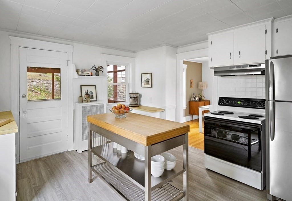 109 Marvin Road Melrose, MA 02176 - Photo 9 of 21