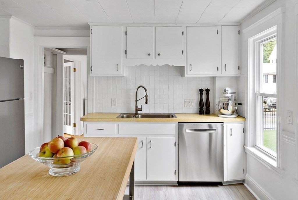 109 Marvin Road Melrose, MA 02176 - Photo 10 of 21