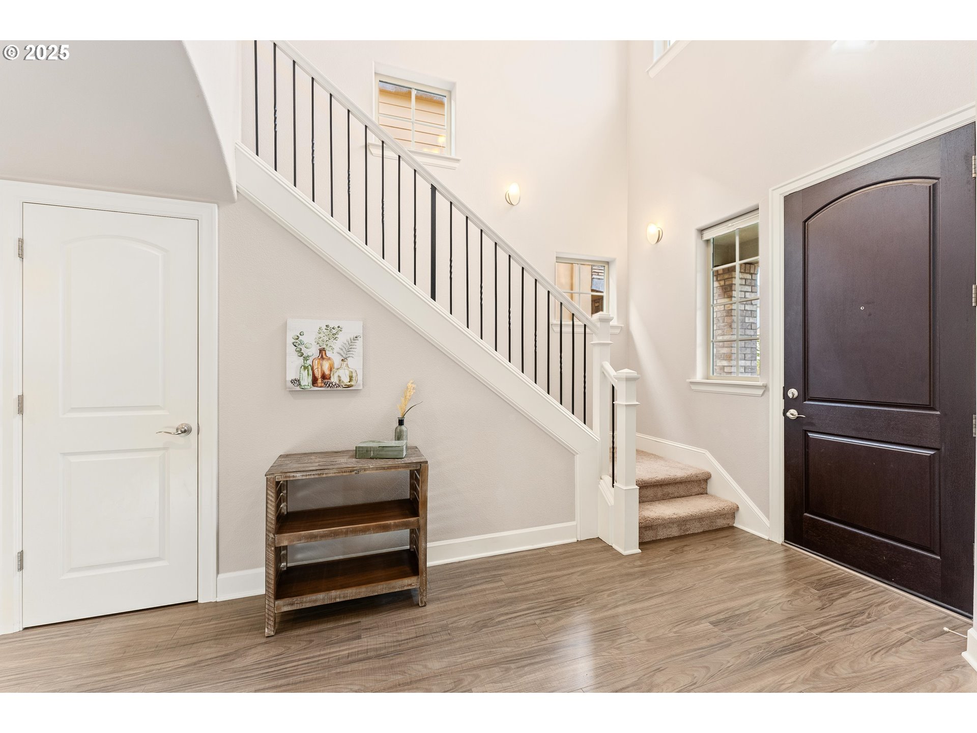 29304 Southwest Brown Road Wilsonville, OR 97070 - Photo 3 of 45 Entrance/Foyer