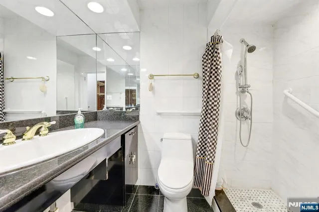 $157,000 | 5 Horizon Road, Unit 907, Fort Lee, NJ 07024