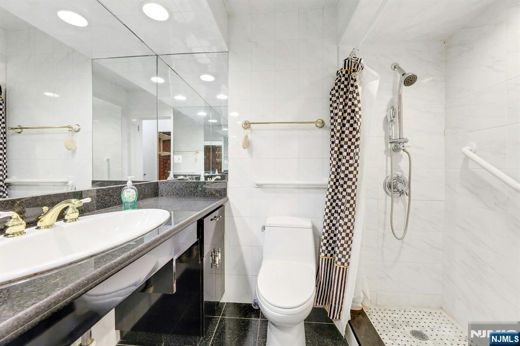 5 Horizon Road, Unit 907 Fort Lee, NJ 07024 - Photo 25 of 43