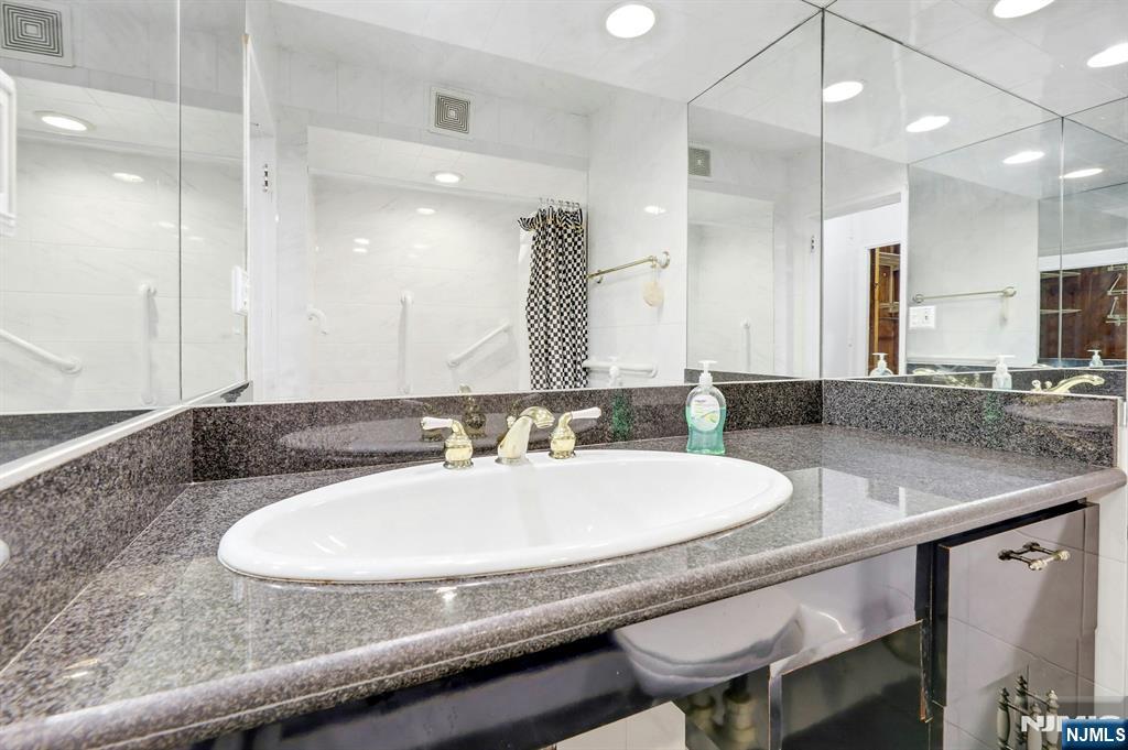 5 Horizon Road, Unit 907 Fort Lee, NJ 07024 - Photo 27 of 43