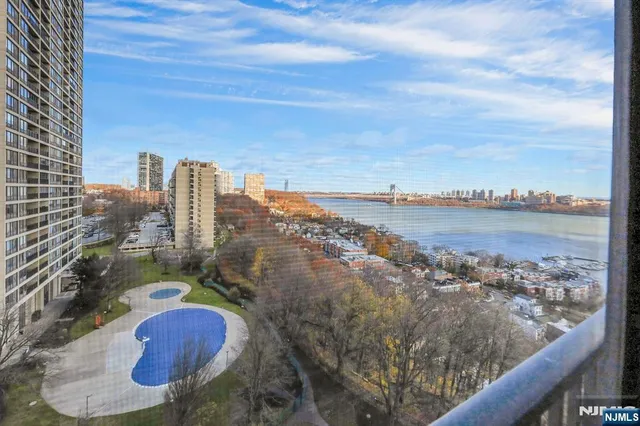 $157,000 | 5 Horizon Road, Unit 907, Fort Lee, NJ 07024