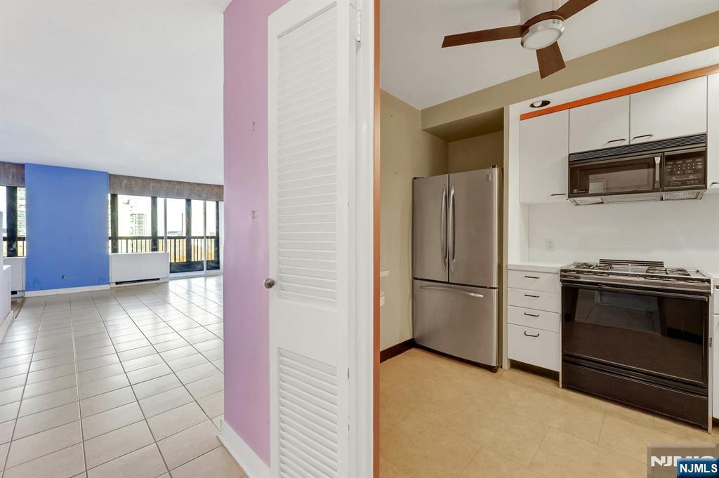 5 Horizon Road, Unit 907 Fort Lee, NJ 07024 - Photo 6 of 47