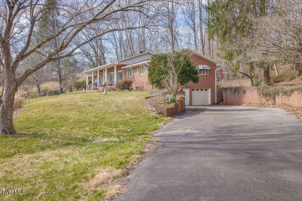 250 Hummingbird Lane Unicoi, TN 37692 - Photo 3 of 51 003