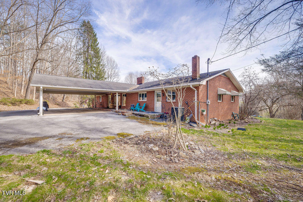 250 Hummingbird Lane Unicoi, TN 37692 - Photo 6 of 51 006