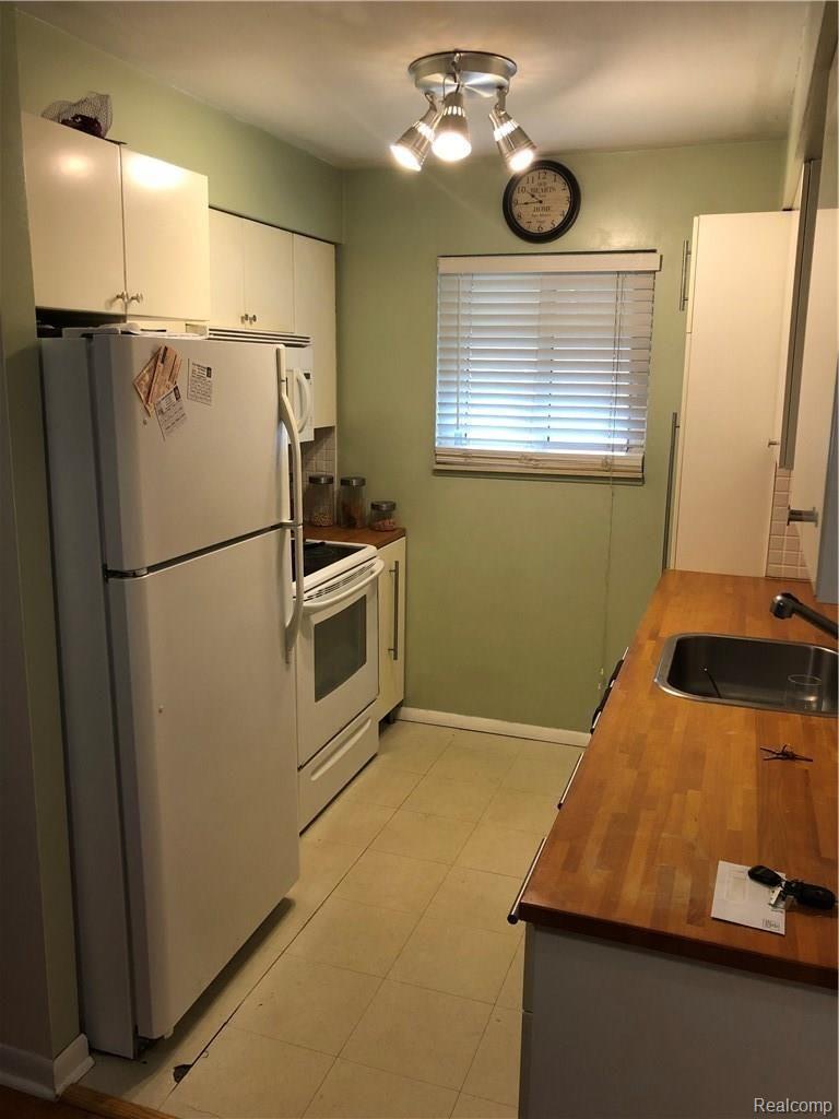16471 East 10 Mile Road Eastpointe, MI 48021 - Photo 10 of 13 IMG_2154.jpg