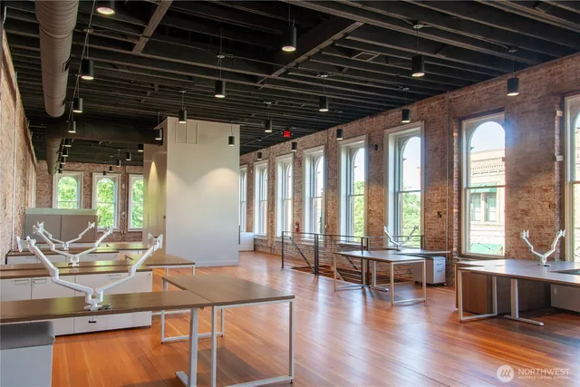 $4,870 | 2 South 1st Avenue, Walla Walla, WA 99362