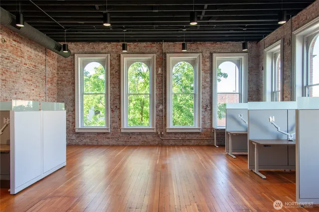 $4,870 | 2 South 1st Avenue, Walla Walla, WA 99362