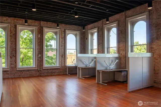 $4,870 | 2 South 1st Avenue, Walla Walla, WA 99362