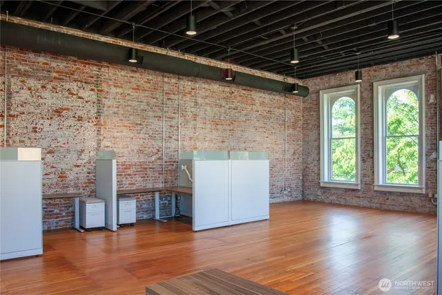 $4,870 | 2 South 1st Avenue, Walla Walla, WA 99362