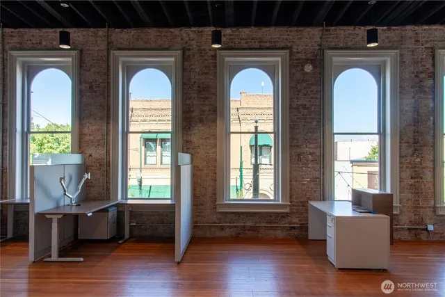 $4,870 | 2 South 1st Avenue, Walla Walla, WA 99362