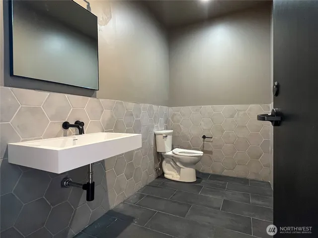 $4,870 | 2 South 1st Avenue, Walla Walla, WA 99362