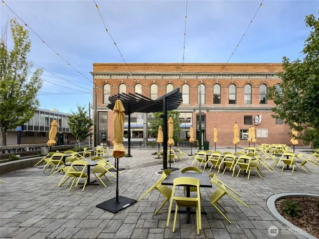 $4,870 | 2 South 1st Avenue, Walla Walla, WA 99362