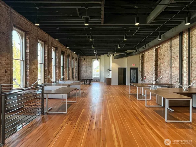 $4,870 | 2 South 1st Avenue, Walla Walla, WA 99362