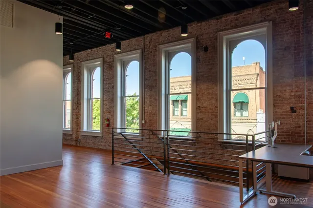 $4,870 | 2 South 1st Avenue, Walla Walla, WA 99362