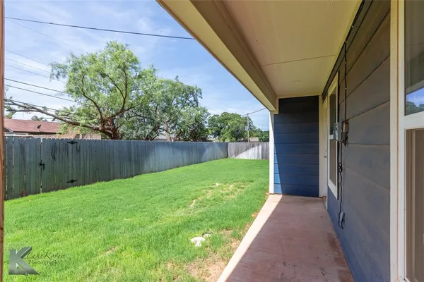 a view of a backyard with pathway