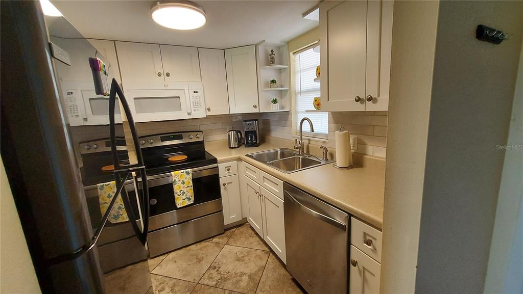 5154 Turquoise Lane, Unit 201 New Port Richey, FL 34652 - Photo 4 of 28