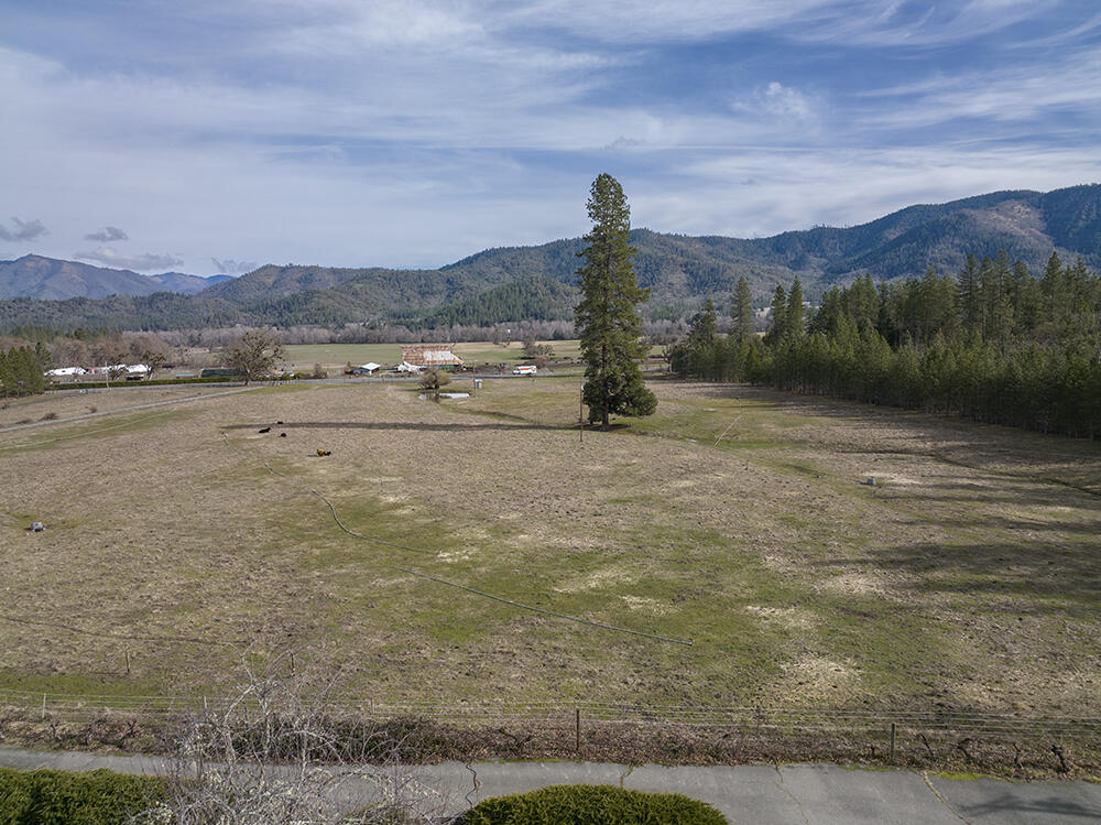 16500 Water Gap Road Williams, OR 97544 - Photo 44 of 51 54