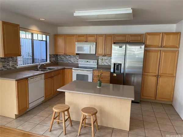 $3,400 | 94-1012 Hakunui Street, Unit 33, Waipahu, HI 96797