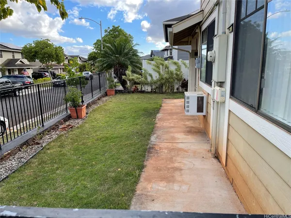 $3,400 | 94-1012 Hakunui Street, Unit 33, Waipahu, HI 96797