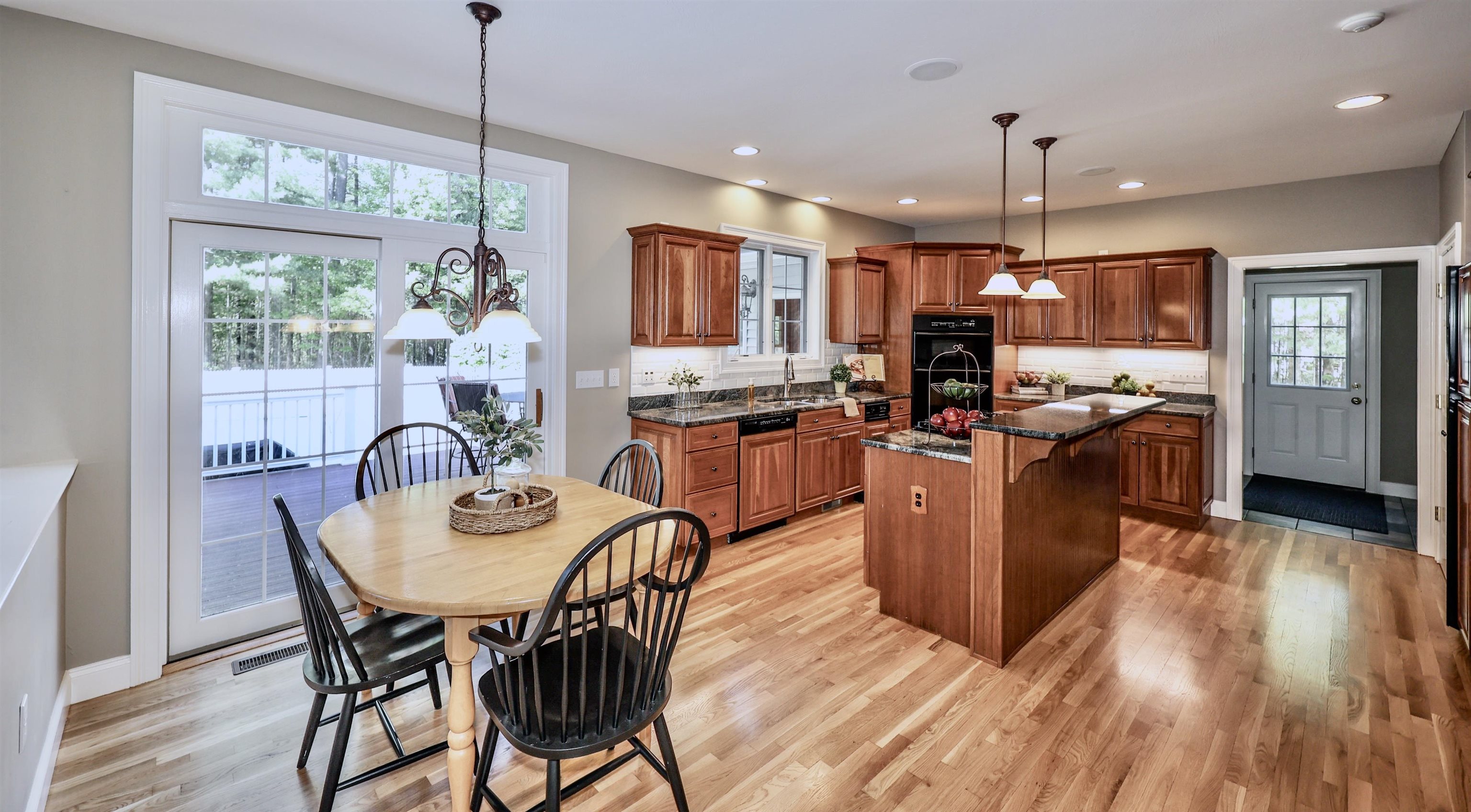 21 Emerson Lane Hollis, NH 03049 - Photo 4 of 40