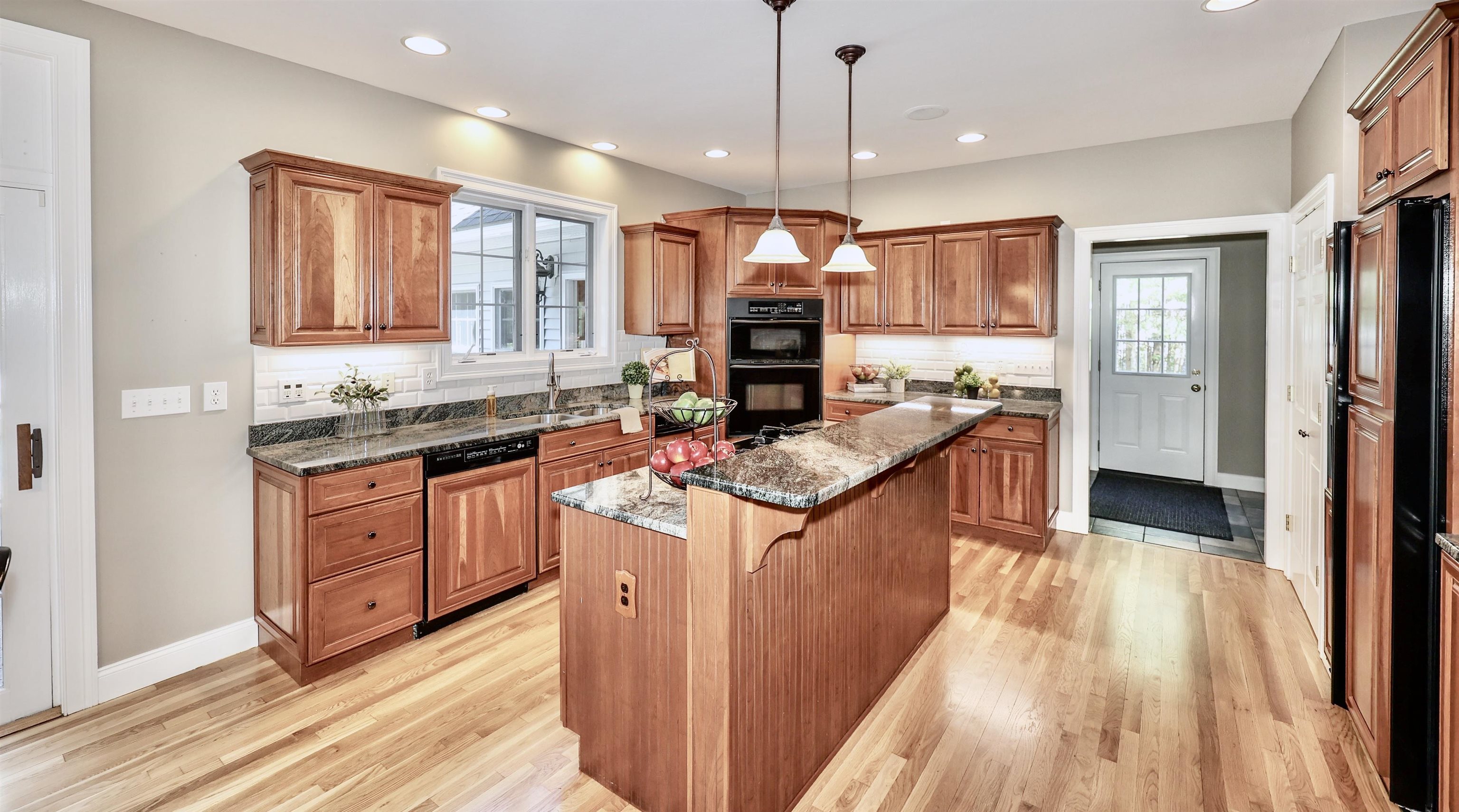 21 Emerson Lane Hollis, NH 03049 - Photo 6 of 40