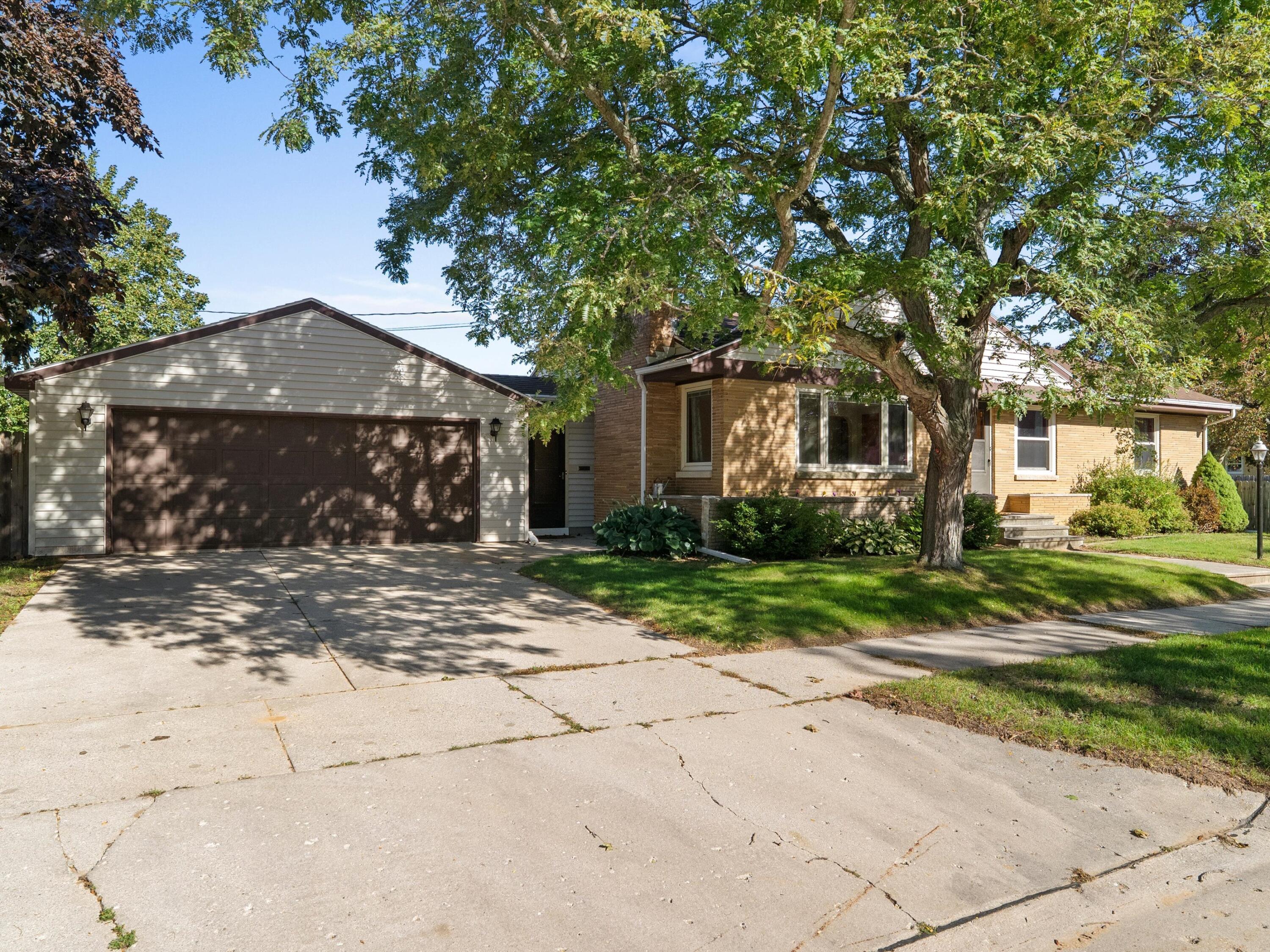 2012 34th Street Two Rivers, WI 54241 - Photo 2 of 39 03-DSC04609