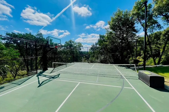 a view of a tennis court