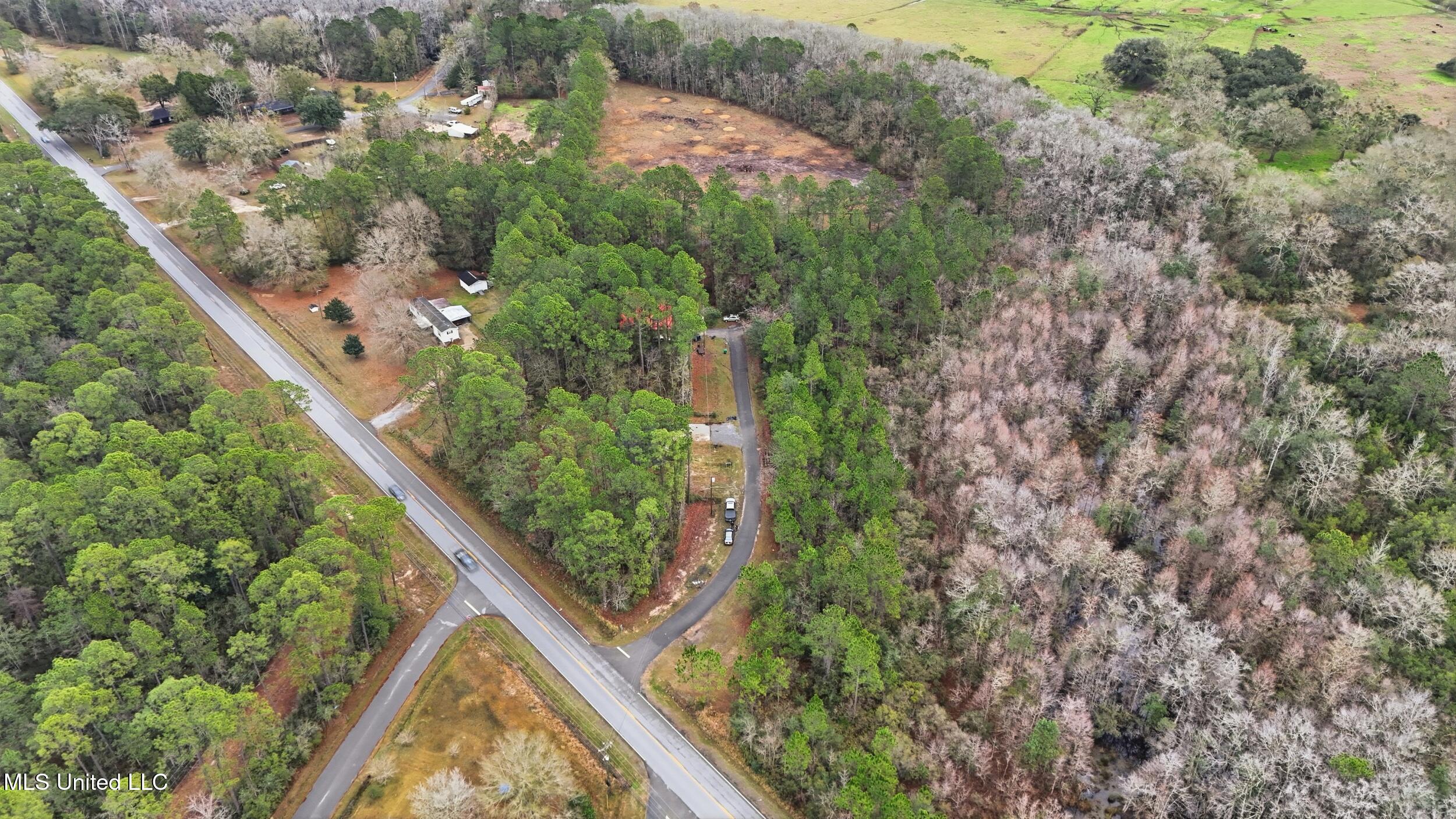 Saracennia Road Moss Point, MS 39562 - Photo 12 of 41 12_saracennia rd, moss point_061_camprom