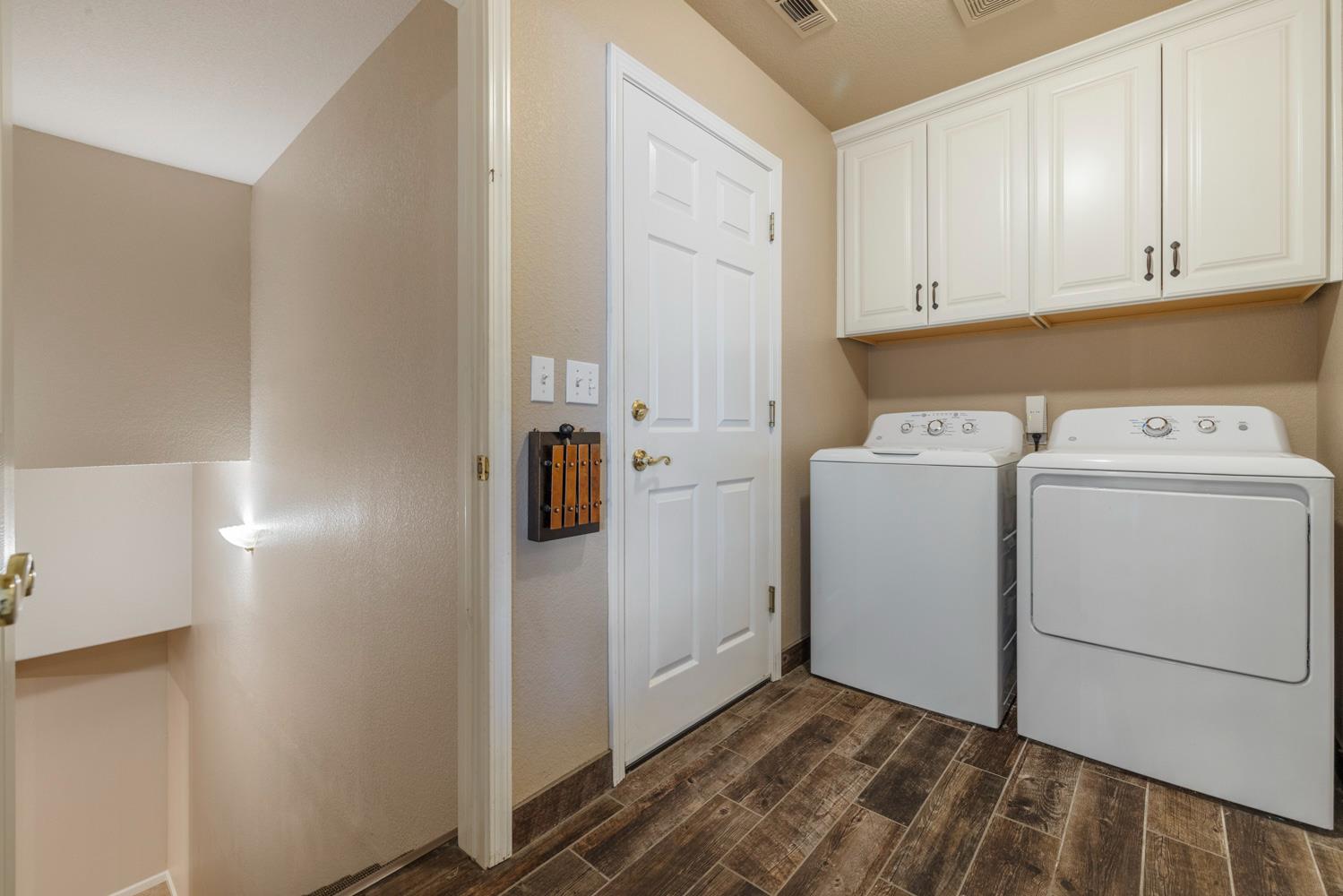 1084 Eastburg Court Ripon, CA 95366 - Photo 15 of 46 a view of utility room with washer and dryer