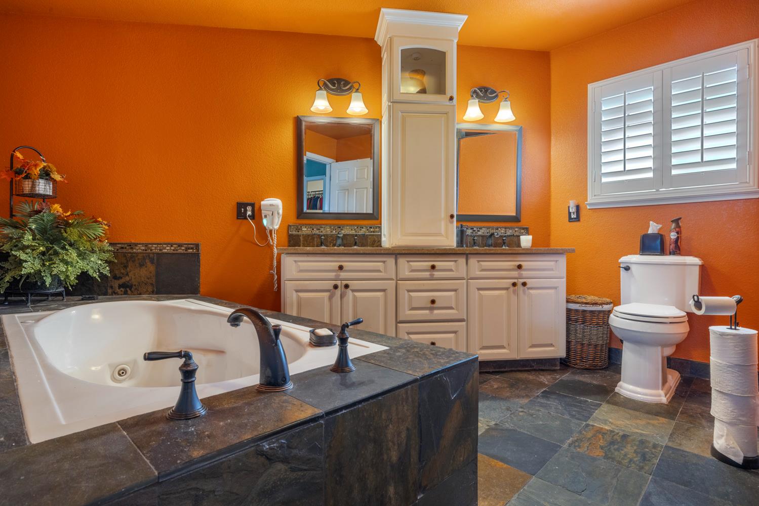 1084 Eastburg Court Ripon, CA 95366 - Photo 28 of 46 a bathroom with a tub sink and mirror