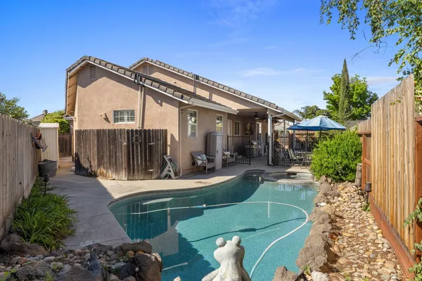 a view of a house with backyard and sitting area