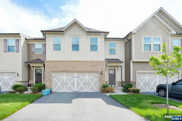 $1,160,000 | 27 Winfield Drive, Unit 903, Woodcliff Lake, NJ 07677