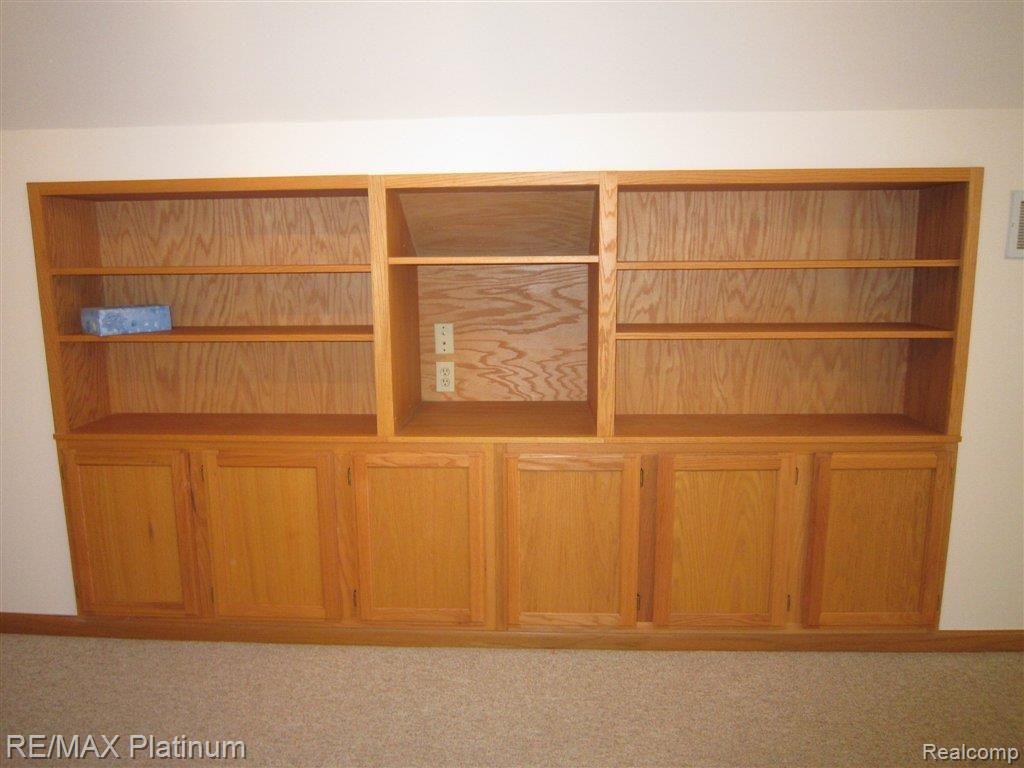 6327 Linden Road Fenton, MI 48430 - Photo 11 of 25 6327 LINDEN LOFT ENTERTAINMENT C