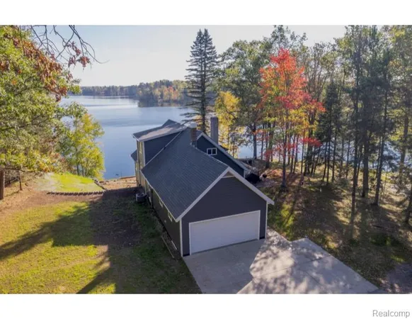 $724,900 | 128 Pine Point Drive, Crystal Falls, MI 49920