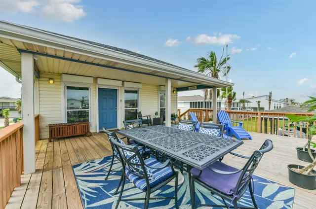 a table and chairs in front of the house