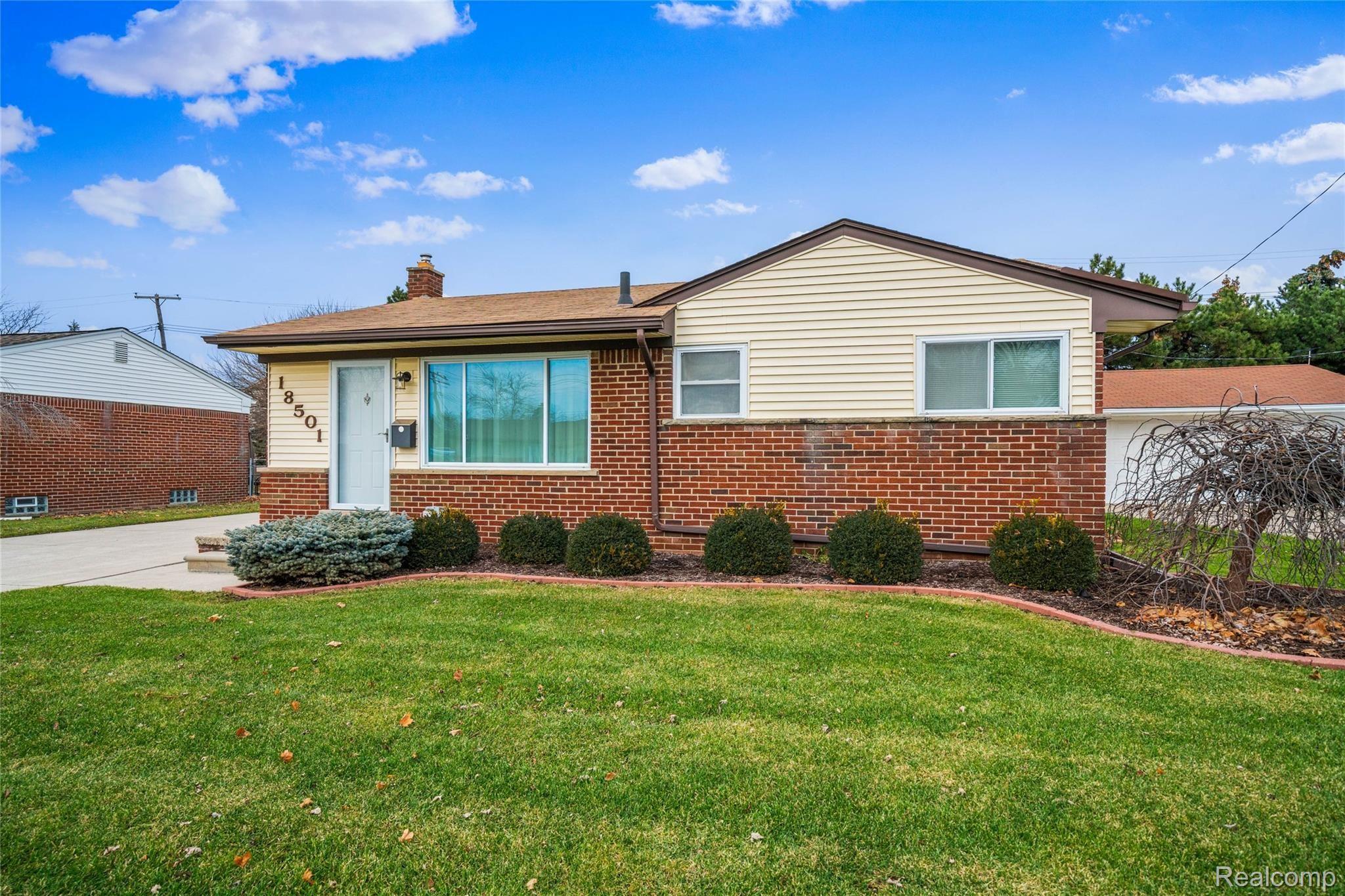 18501 Woodbine Road Fraser, MI 48026 - Photo 3 of 20 woodbine-3.jpg