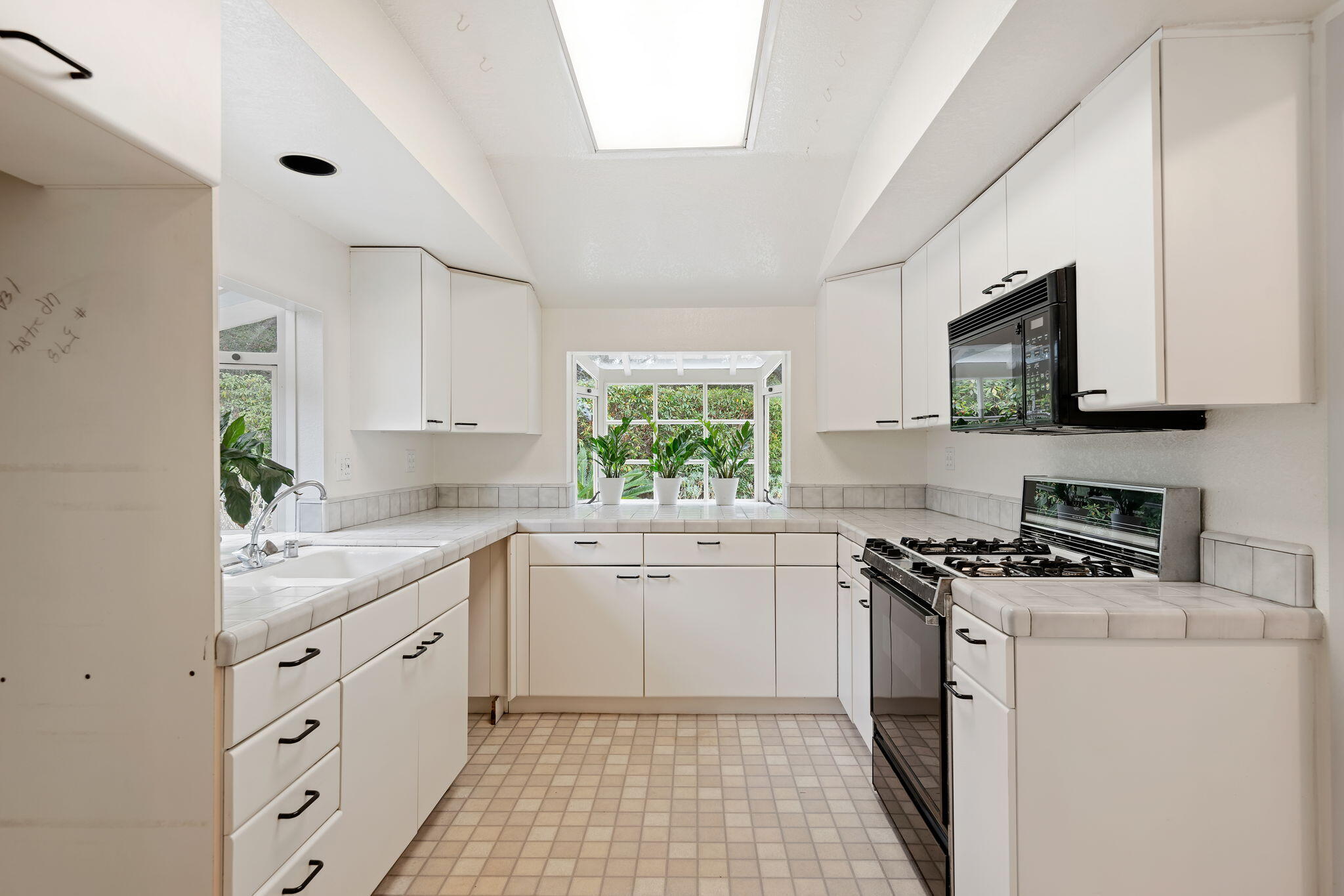 1588 East Valley Road Montecito, CA 93108 - Photo 7 of 23 07-Kitchen