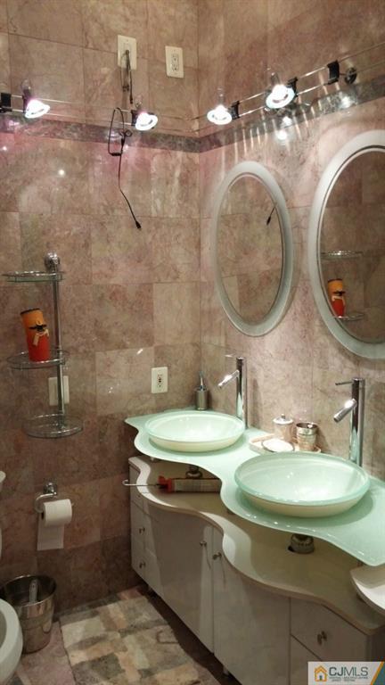 37 Rainford Road Edison, NJ 08820 - Photo 13 of 18 a bathroom with a sink and a mirror