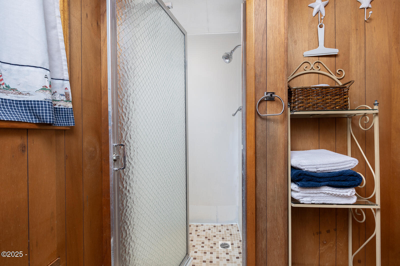48250 Hawk Street Neskowin, OR 97149 - Photo 13 of 21 Shower