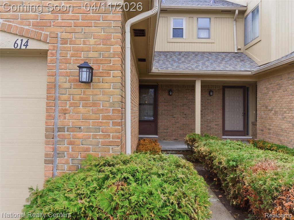 614 Tennyson Rochester, MI 48307 - Photo 4 of 41