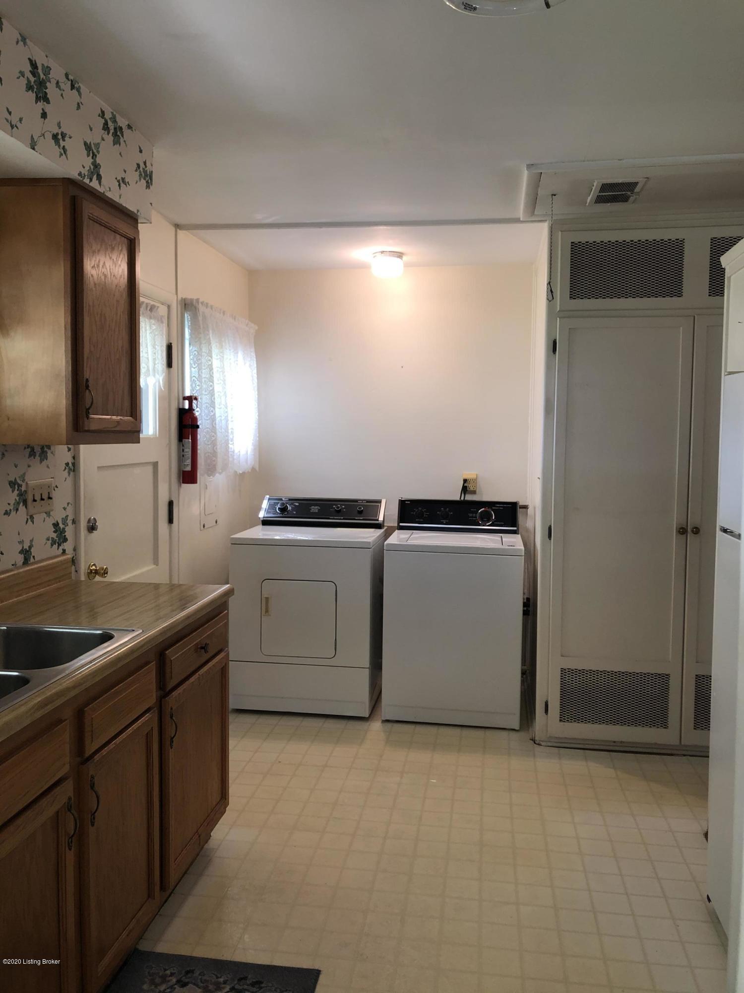 4903 Raven Road Louisville, KY 40213 - Photo 10 of 23 IMG_4713