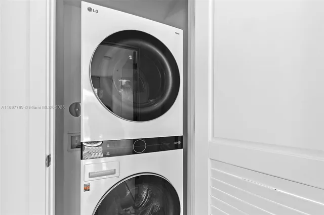 a close up view of a washer and dryer