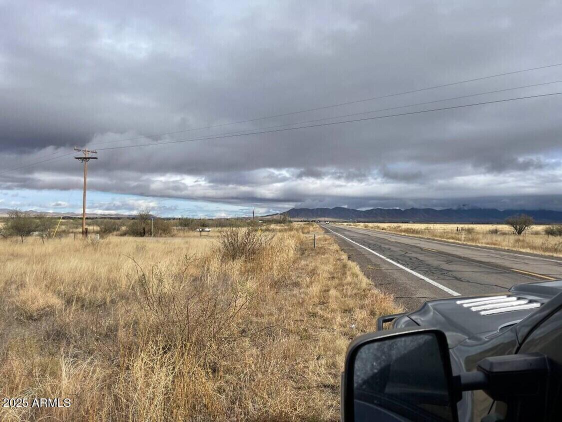 0 South Haskell Avenue, Unit 24 Willcox, AZ 85643 - Photo 4 of 17 a view of a balcony with an ocean