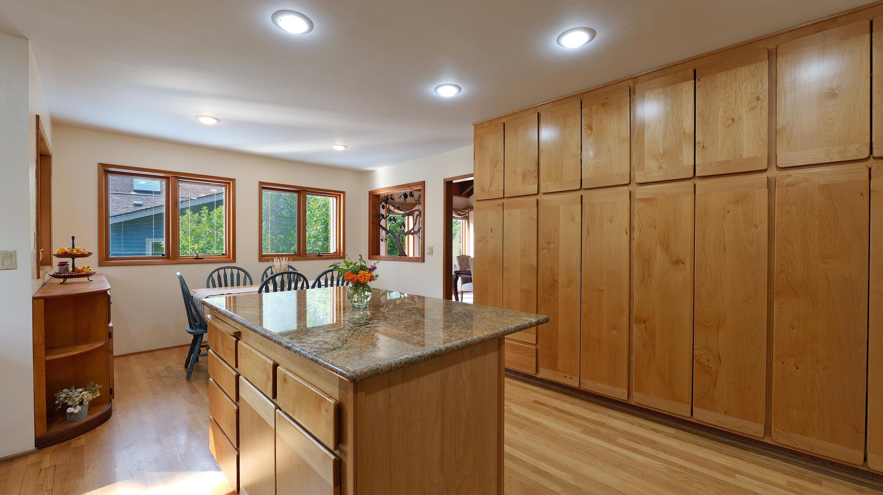 975 Old Ferry Road Shady Cove, OR 97539 - Photo 20 of 100 Kitchen