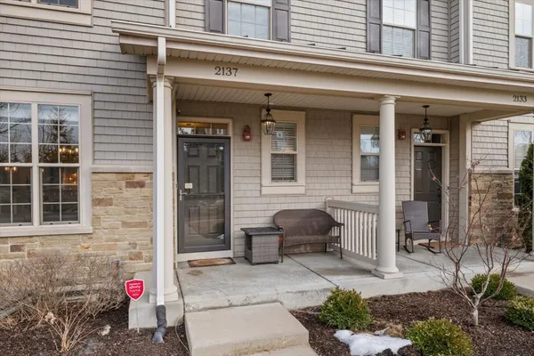 $750,000 | 2137 Dauntless Drive, Glenview, IL 60026